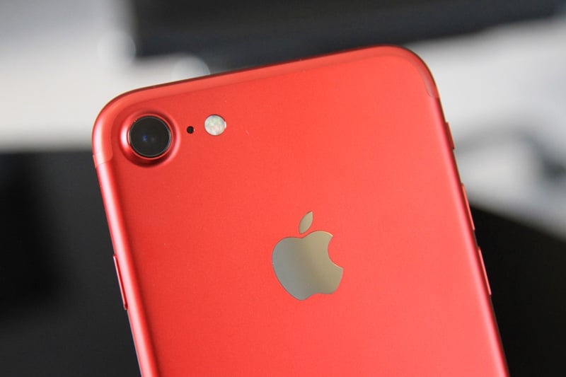iPhone 7 (PRODUCT)RED スペシャルエディションがエイズ予防活動を支援