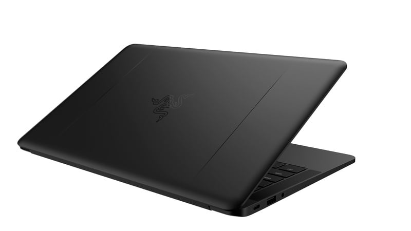 Le Razer Blade Stealth ajoute une version 13.3 pouces, mettant l'accent sur l'équilibre entre puissance et performances pour une utilisation toute la journée