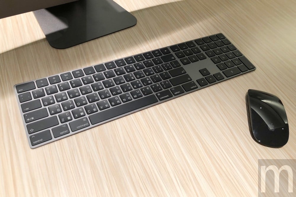 スペースグレイのAppleキーボード、マウス、トラックパッドは