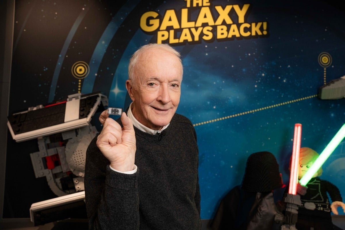 樂高星際大戰Smart Play宇宙擴張!「C-3PO」傳奇演員公布5款新盒組:千年鷹號、陸行艇都入列 樂高星際大戰Smart Play宇宙擴張!「C-3PO」傳奇演員公布5款新盒組:千年鷹號、陸行艇都入列