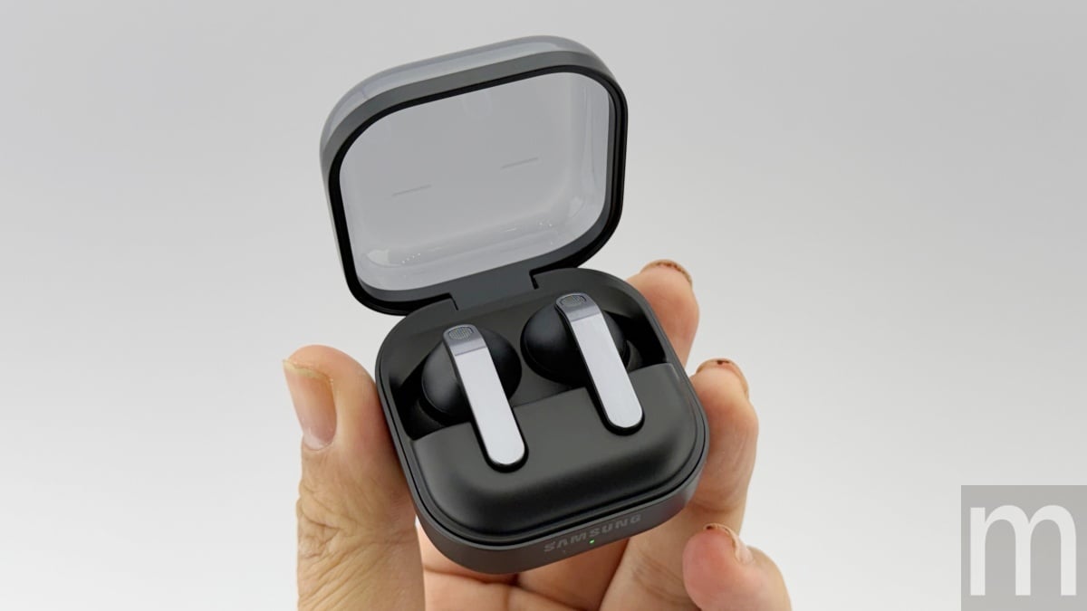 隨身AI語音助理實體化:Galaxy Buds4系列登場,金屬切割外型與頭部動作控制 隨身AI語音助理實體化:Galaxy Buds4系列登場,金屬切割外型與頭部動作控制