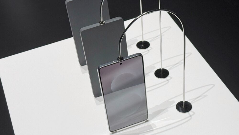 三星證實將推出名為「Galaxy S25 Edge」的新機，採用更緊湊、更薄機身設計