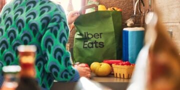 懶人救星？Uber Eats推出AI「購物車助手」，拍張手寫清單就能幫你買好菜