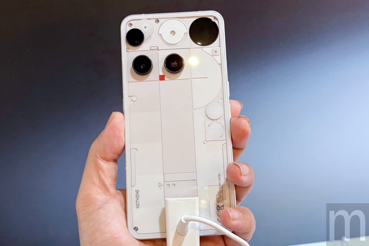 換上Glyph Matrix螢幕設計、升級相機的Nothing Phone (3),與Nothing首款頭戴耳機同步登台 換上Glyph Matrix螢幕設計、升級相機的Nothing Phone (3),與Nothing首款頭戴耳機同步登台