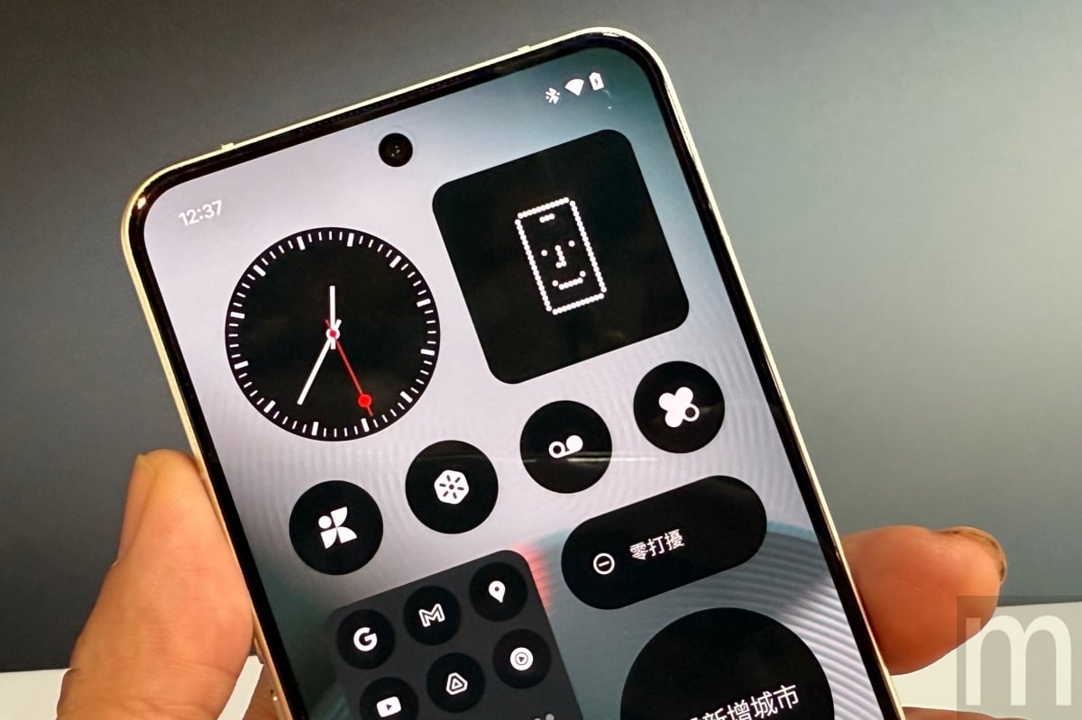 換上Glyph Matrix螢幕設計、升級相機的Nothing Phone (3),與Nothing首款頭戴耳機同步登台 換上Glyph Matrix螢幕設計、升級相機的Nothing Phone (3),與Nothing首款頭戴耳機同步登台