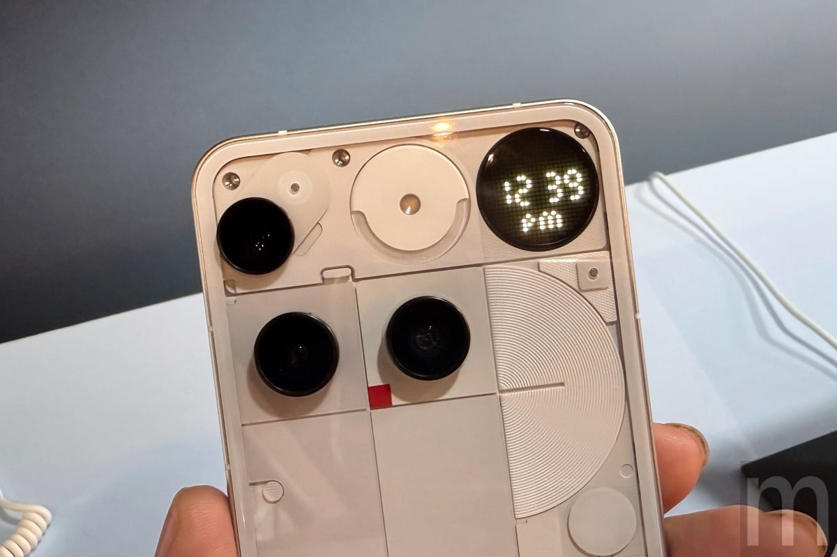 換上Glyph Matrix螢幕設計、升級相機的Nothing Phone (3),與Nothing首款頭戴耳機同步登台 換上Glyph Matrix螢幕設計、升級相機的Nothing Phone (3),與Nothing首款頭戴耳機同步登台