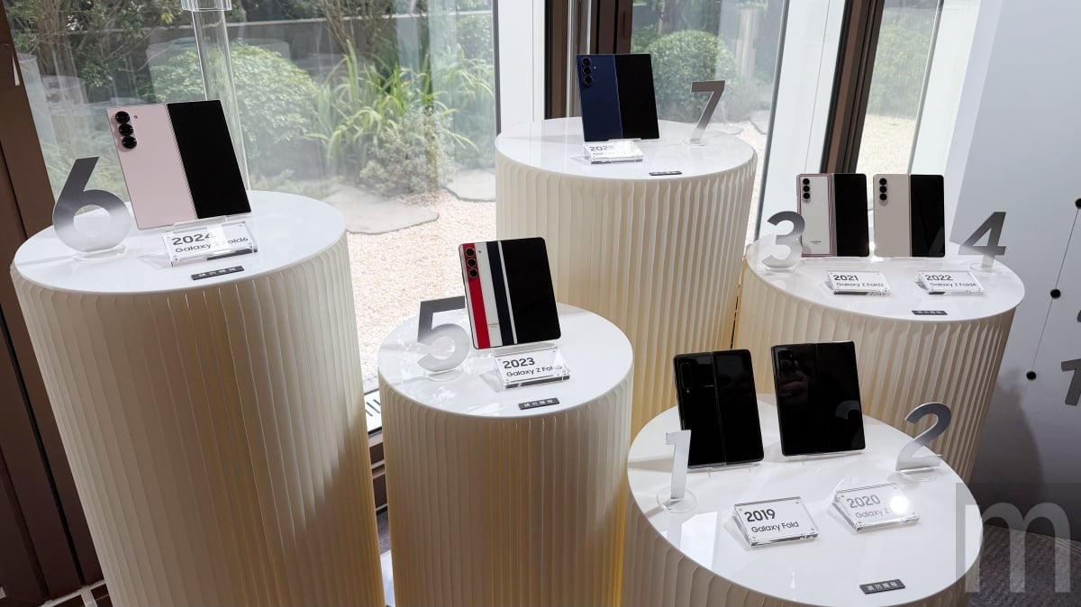 三星首款「三折機」!Galaxy Z TriFold以近9萬元價格登台,變身10吋平板、支援手機端獨立DeX運作 三星首款「三折機」!Galaxy Z TriFold以近9萬元價格登台,變身10吋平板、支援手機端獨立DeX運作