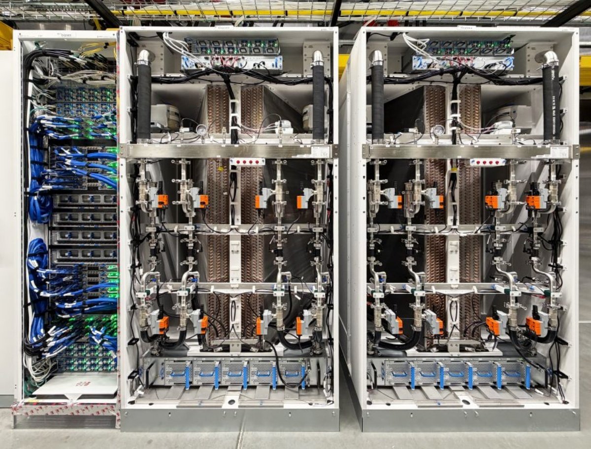 微軟自研晶片放大招!Maia 200登場:3nm製程、性能超Google TPU與亞馬遜的Trainium 微軟自研晶片放大招!Maia 200登場:3nm製程、性能超Google TPU與亞馬遜的Trainium