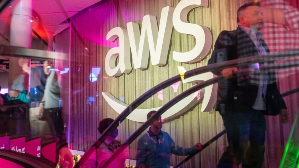 因應人工智慧運算背後帶動效能與節能平衡需求，AWS進一步簡化其資料中心架構