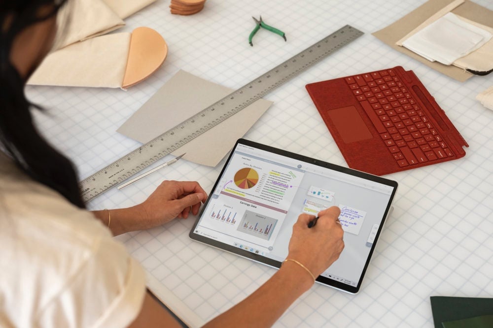 微軟更新Surface Pro X，換上SQ2處理器、增加更多配色選項